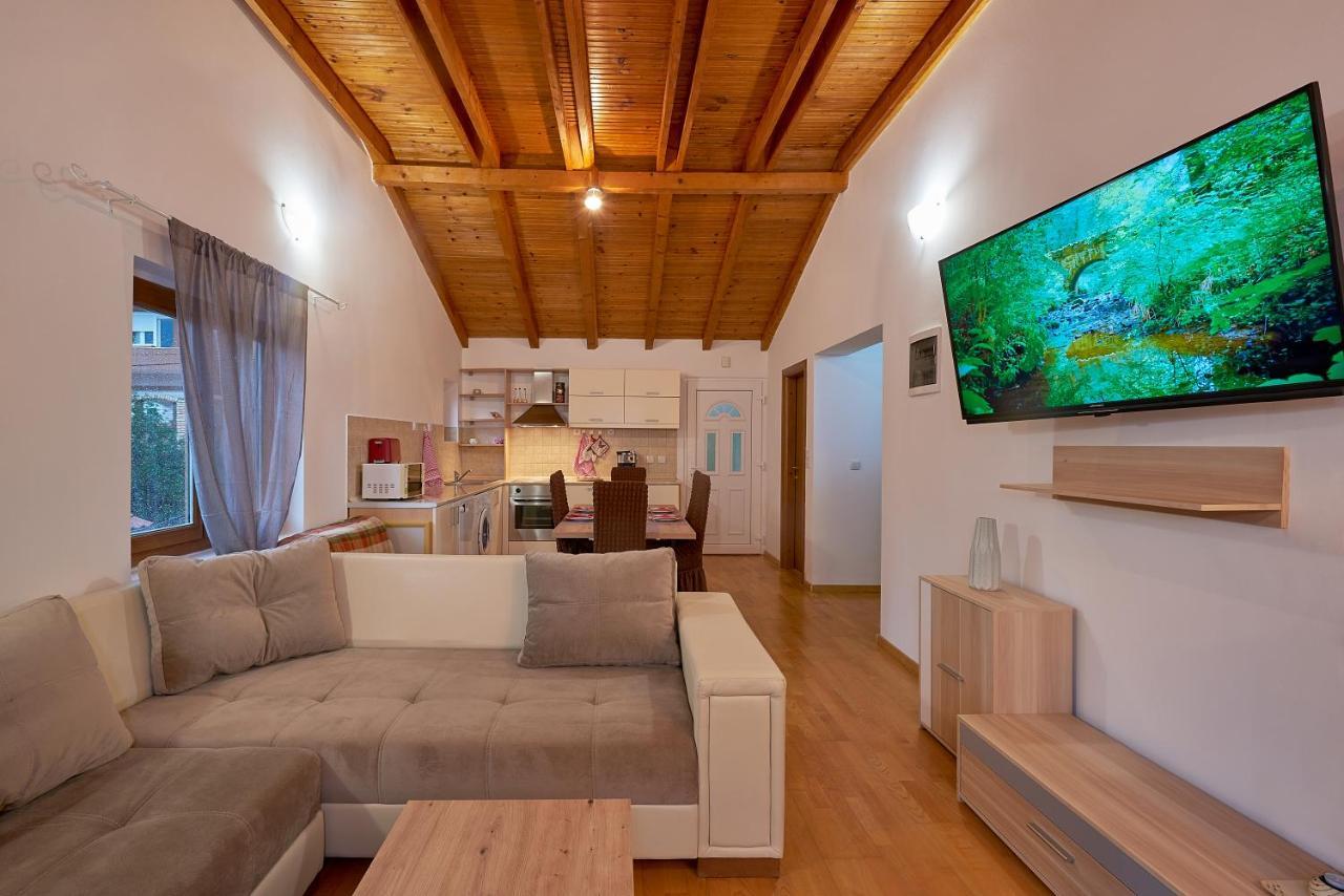 Apartman Kati เพรอชานิ ภายนอก รูปภาพ